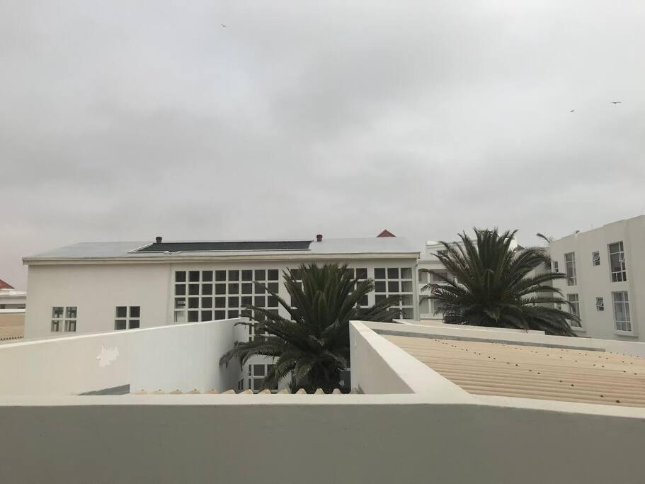 A Zen And Chic Beachfront Apartment Свакопмунд Екстер'єр фото