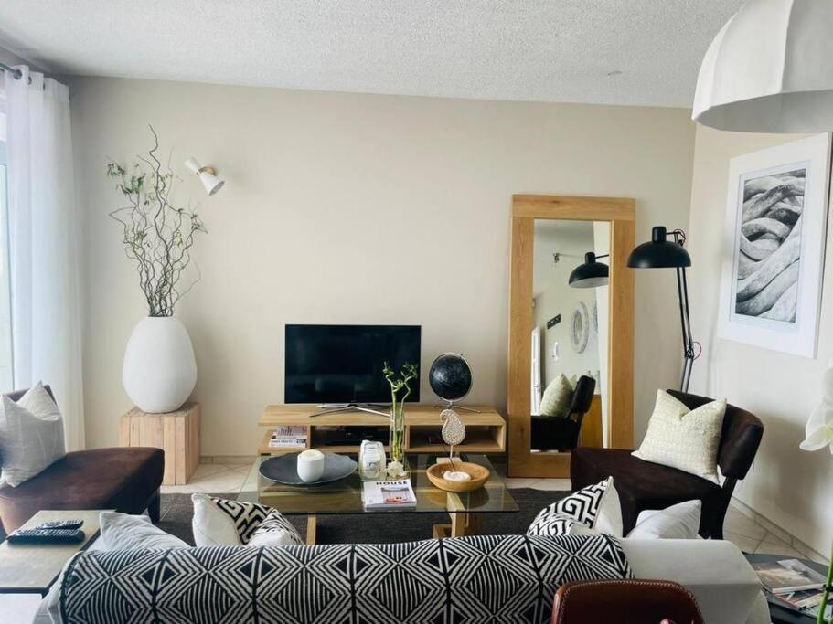 A Zen And Chic Beachfront Apartment Свакопмунд Екстер'єр фото